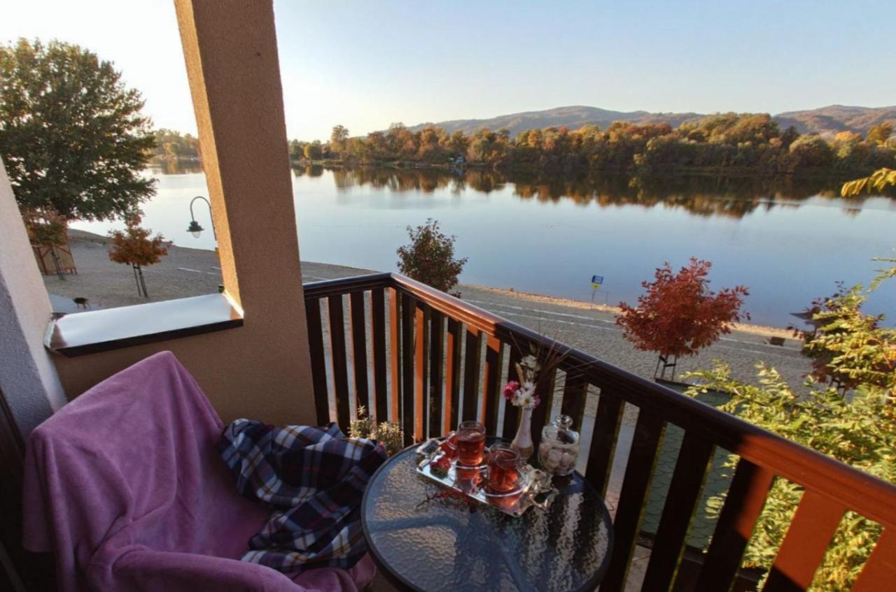 Apartman Darja Sa Pogledom Na Jezero Ostrovo Esterno foto