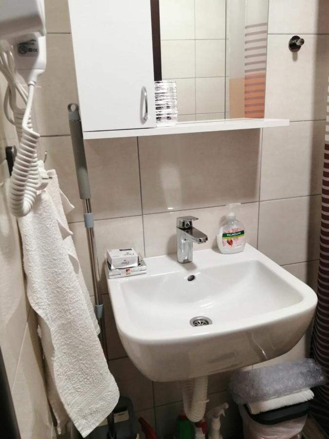 Apartman Darja Sa Pogledom Na Jezero Ostrovo Esterno foto